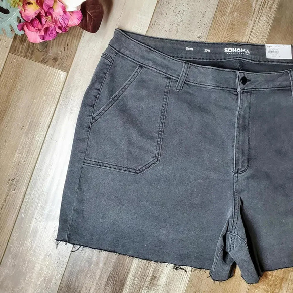 NWT Sonoma Women's Plus Size Black Denim High-Rise Raw Hem Shorts Size 20W - Picture 11 of 12